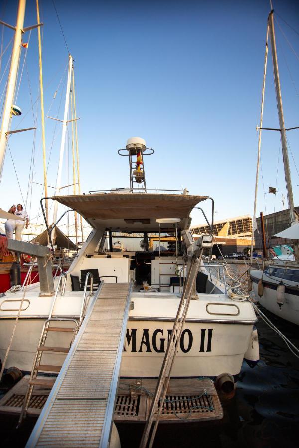 圣阿德里安-德贝索斯 Magno II Boat酒店 外观 照片